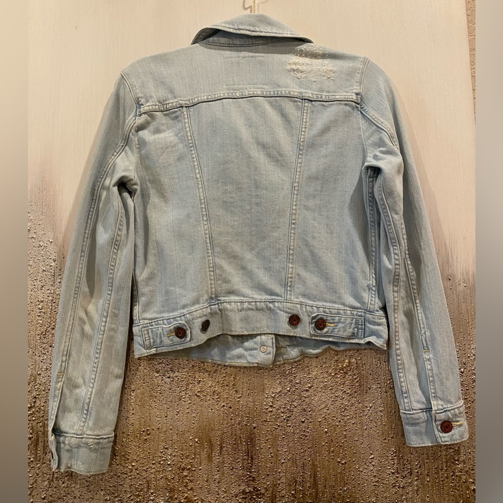 Levi's Classic Light Blue Jean Jacket - Picture 4 of 14
